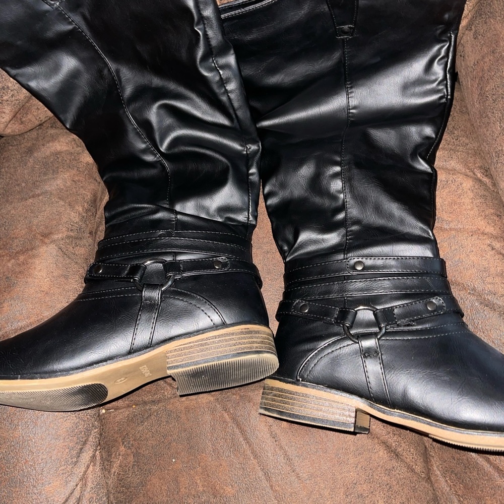 Boots - Picture 4 of 7